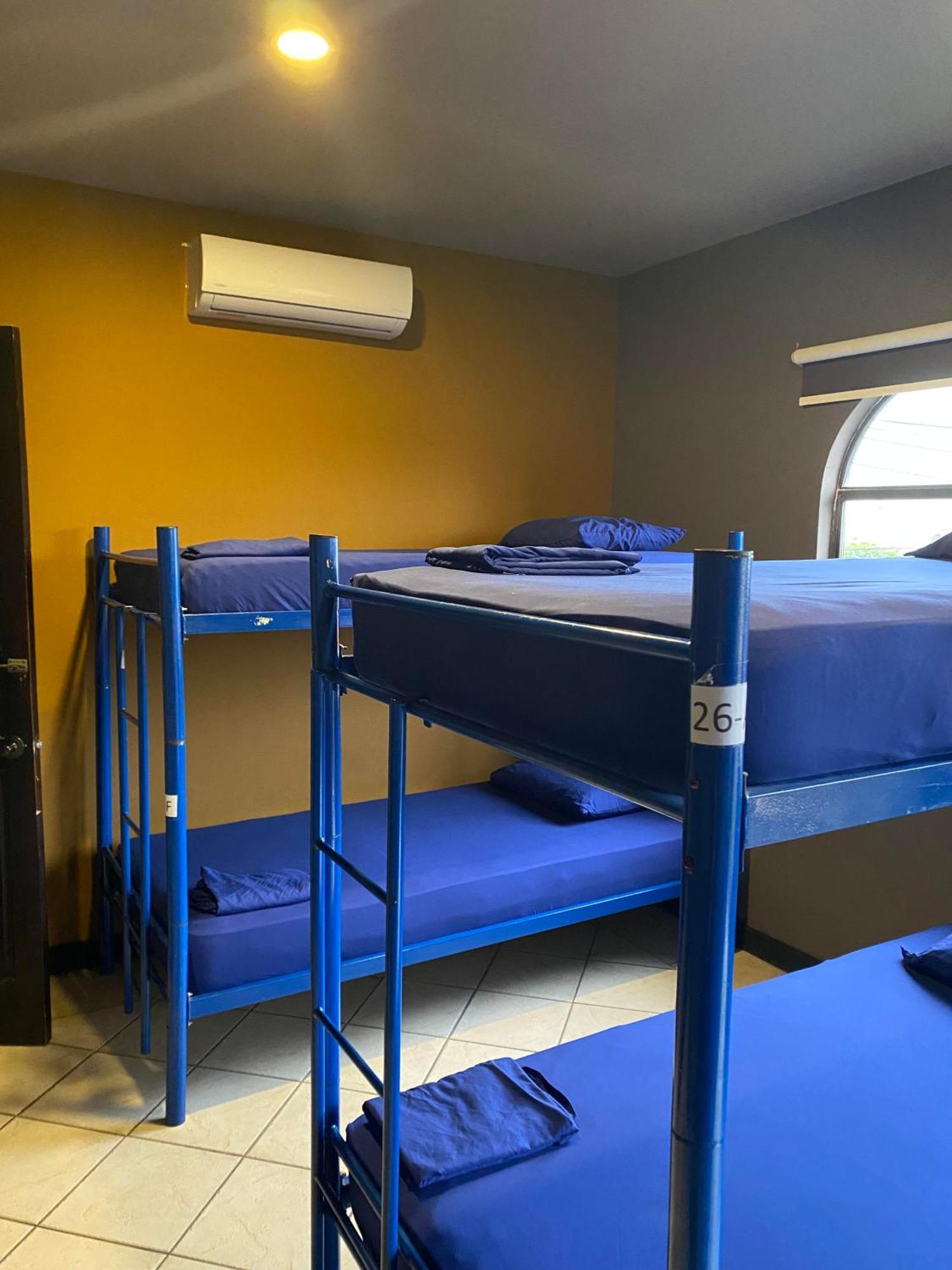 Alajuela Backpackers Airport Hostel Exterior photo