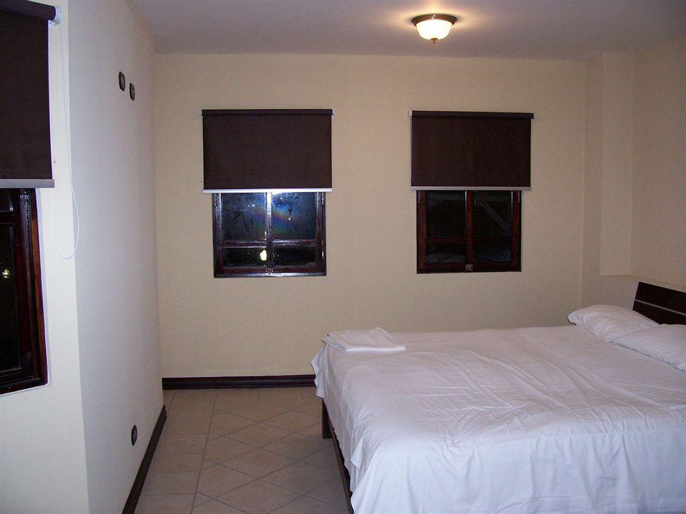 Alajuela Backpackers Airport Hostel Exterior photo