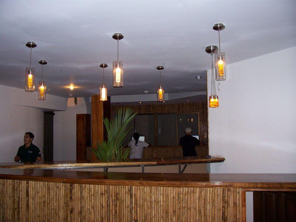 Alajuela Backpackers Airport Hostel Exterior photo
