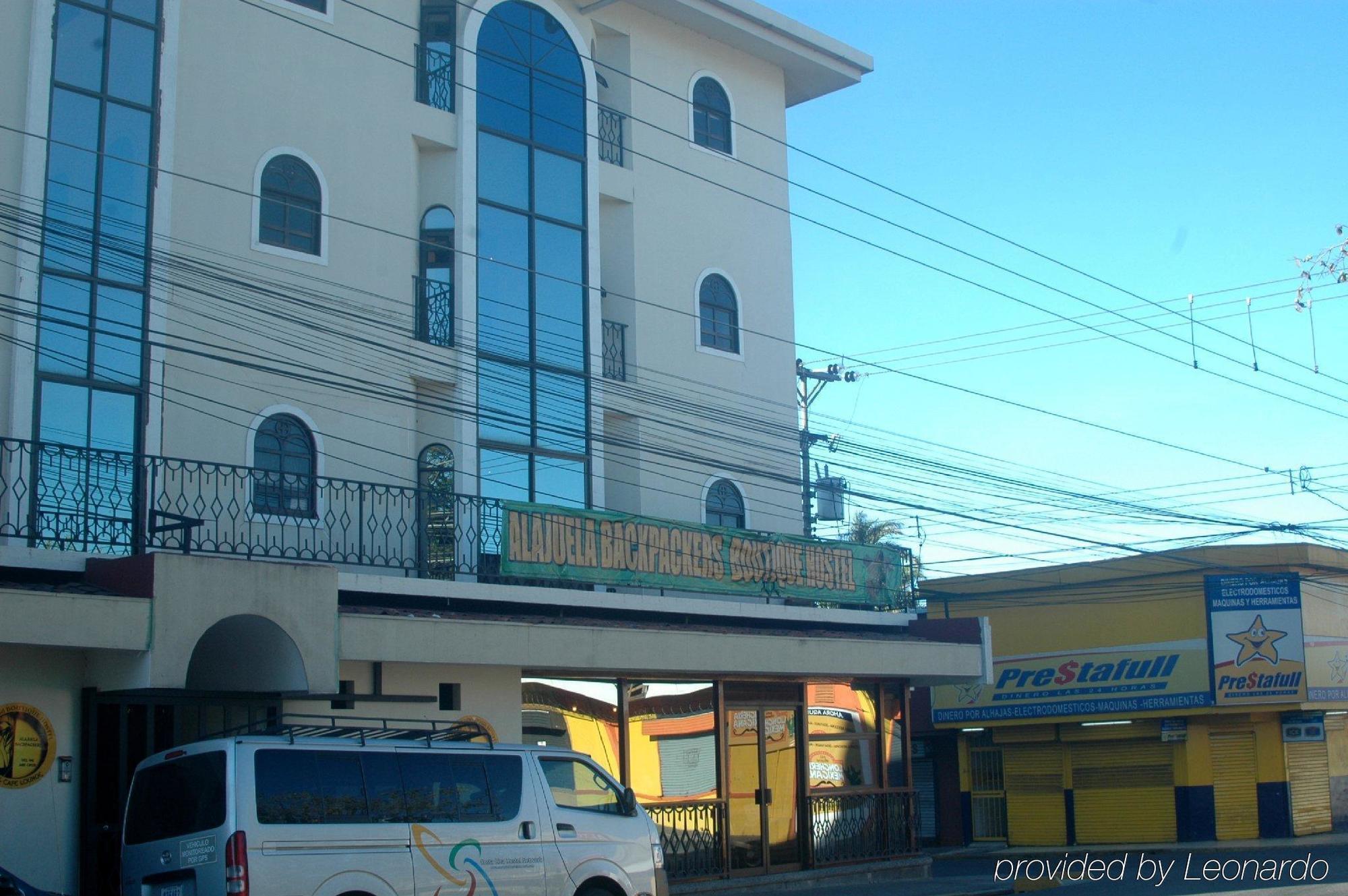 Alajuela Backpackers Airport Hostel Exterior photo