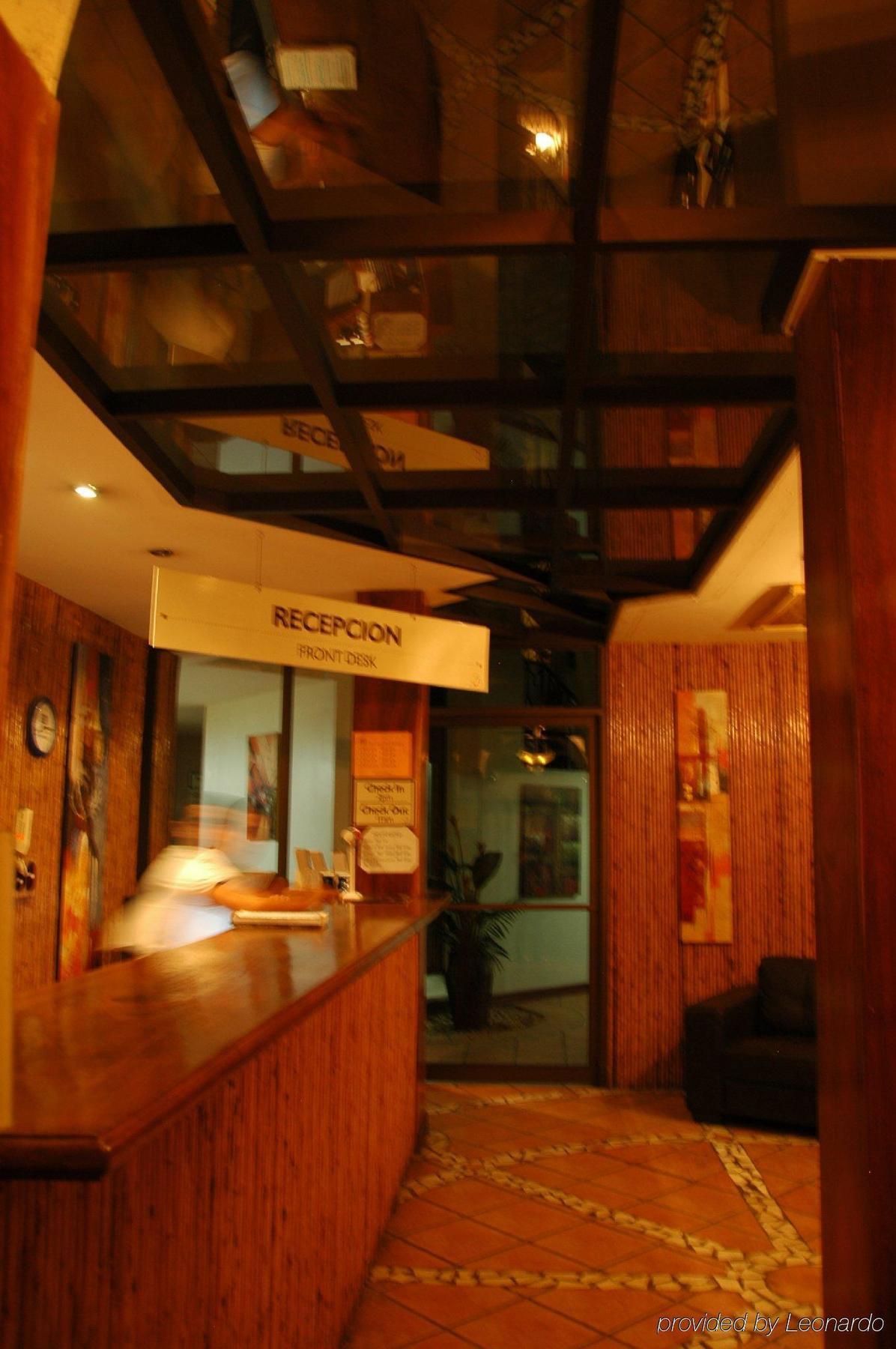 Alajuela Backpackers Airport Hostel Exterior photo